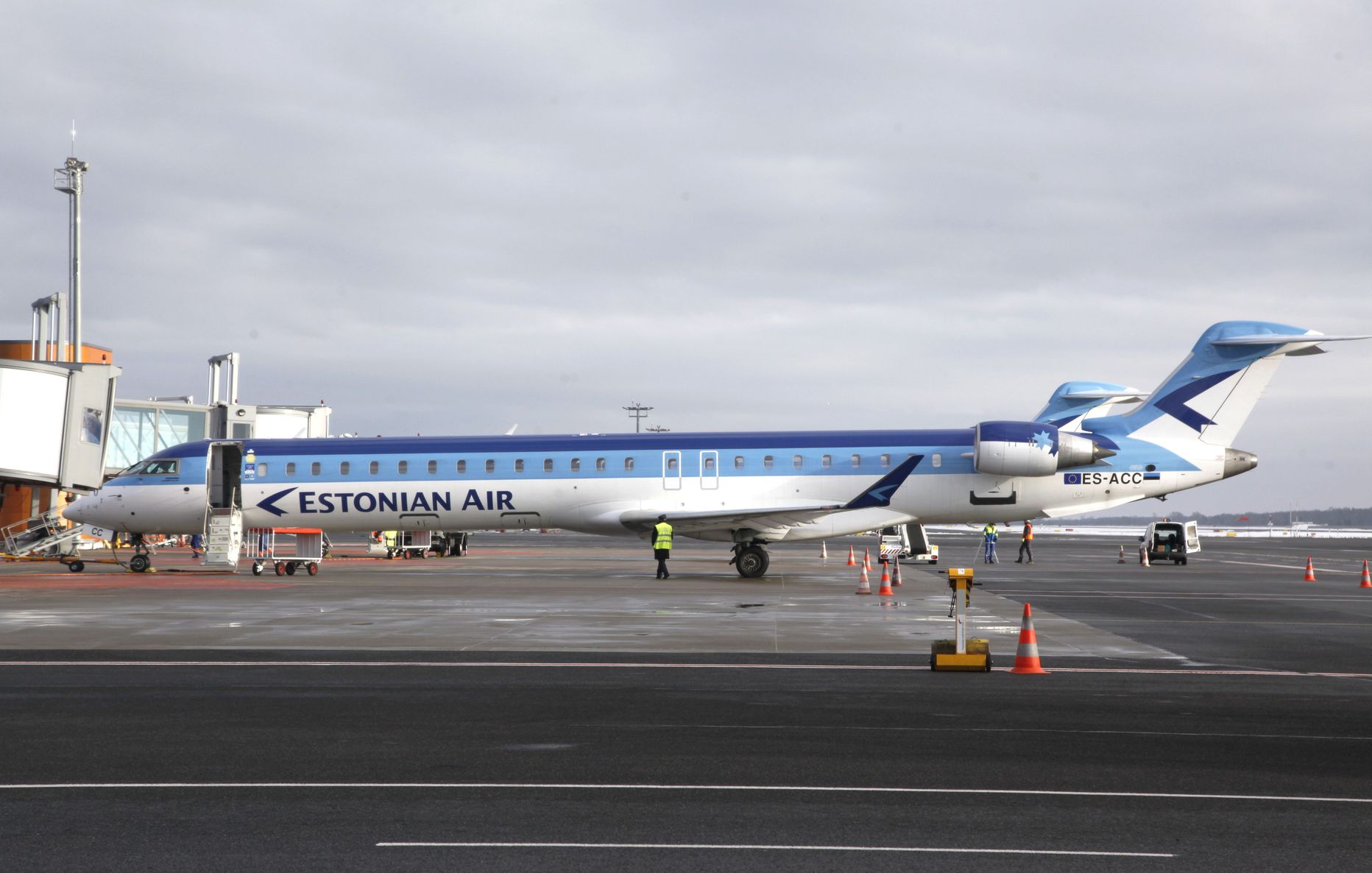 Estonian Air lennukid Tallinna Lennujaamas.