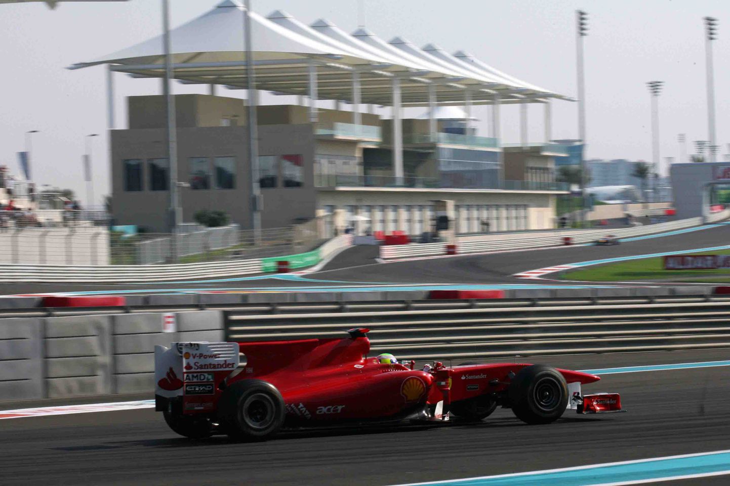 Felipe Massa Abu Dhabi ringrajal kihutamas.