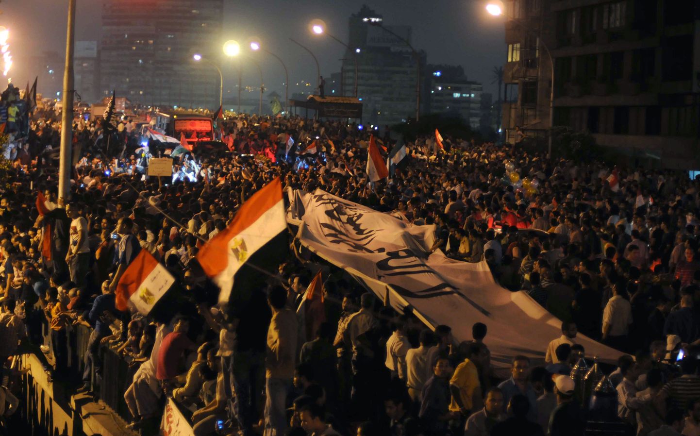 Антиизраильская демонстрация перед посольством Израиля в Египте.