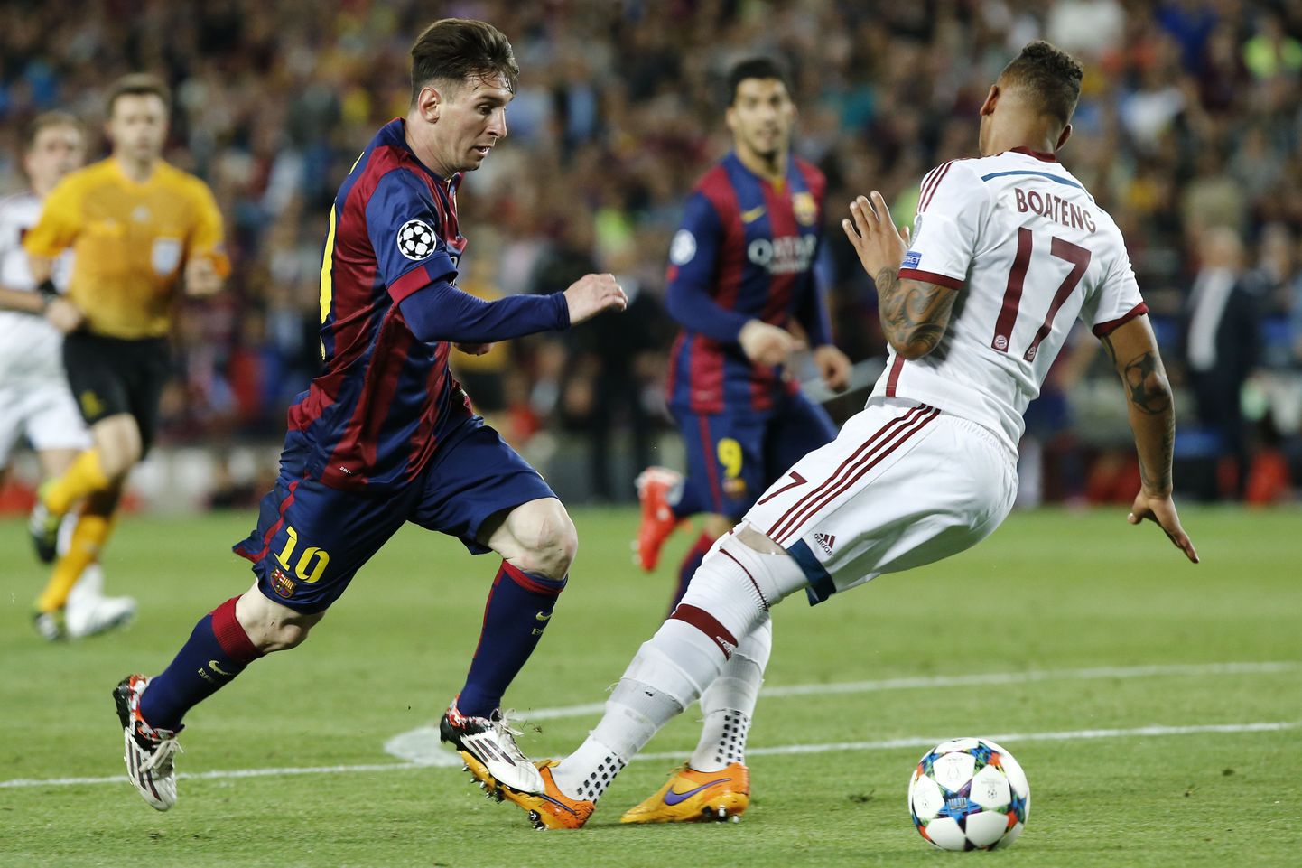 Lionel Messi (vasakul) mängib üle Jerome Boatengi.