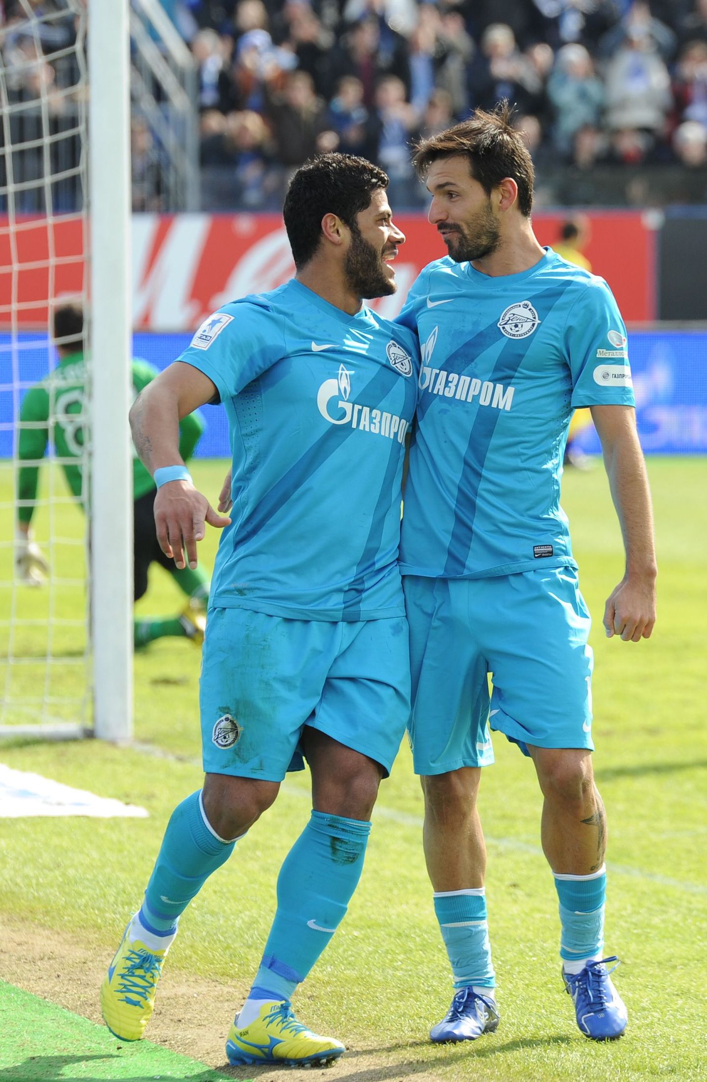 Peterburi esindusklubi mängijad Hulk (vasakul) ja Daniel Miguel Alves Gomes