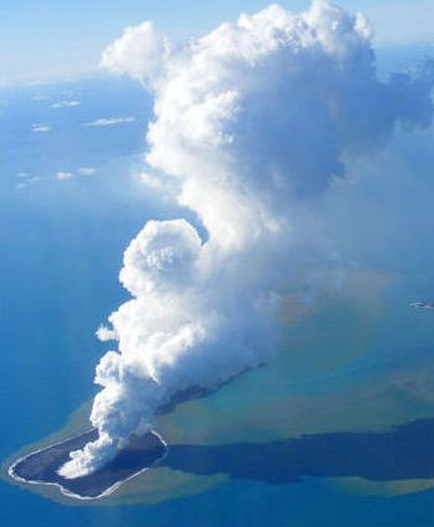 Vulkaanipurse hävitas Tonga saarestiku väikesaare