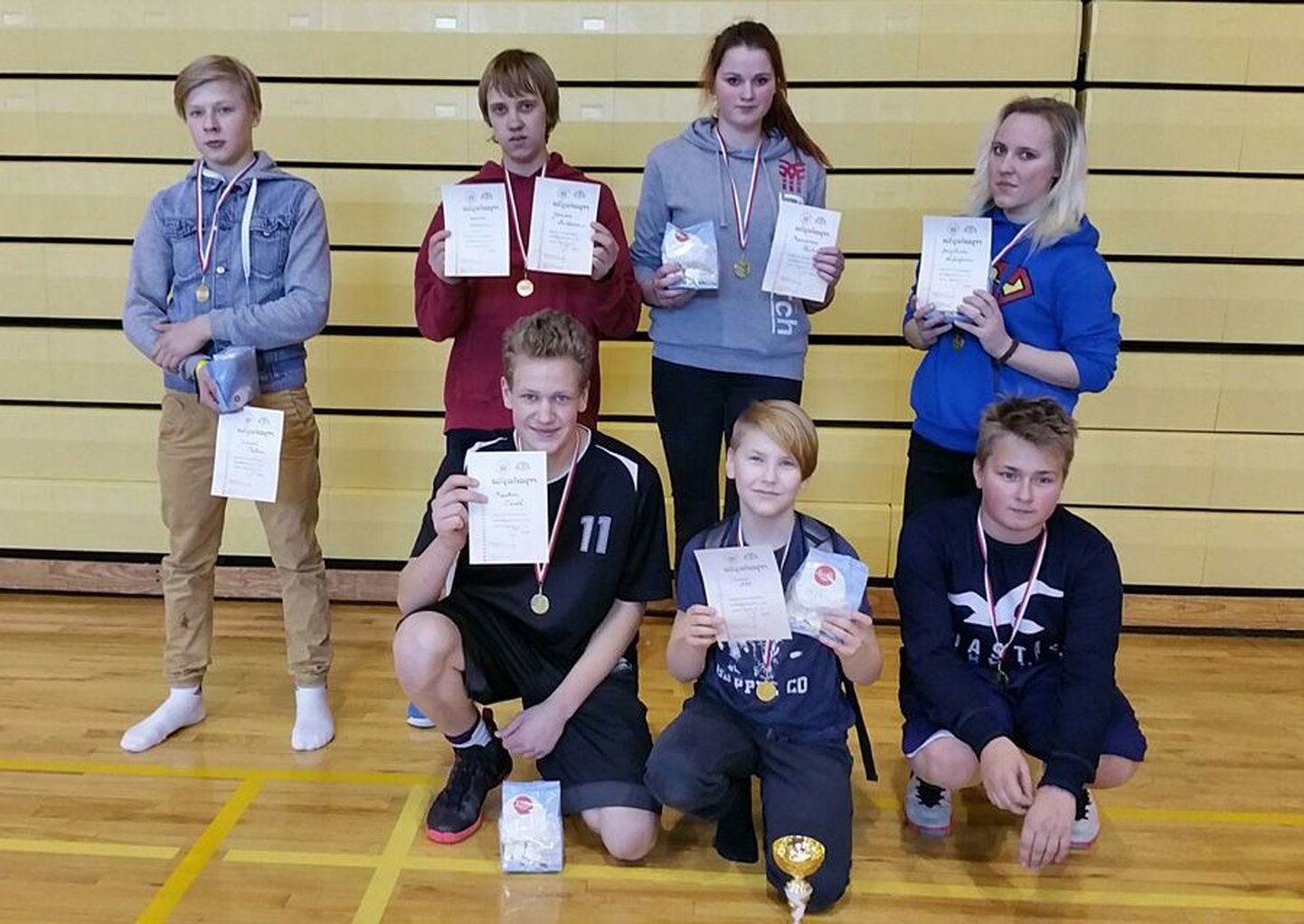 Viljandi maakonna maapõhikoolide korvpalliturniiri võitis Holstre kooli esindus.