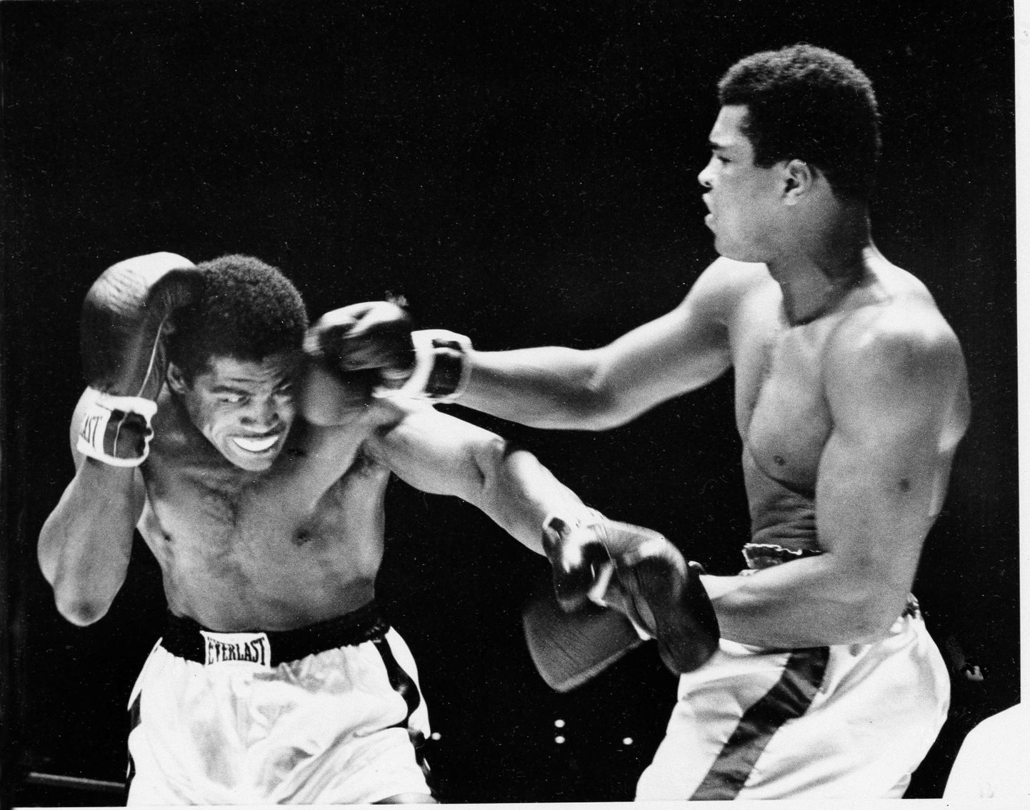 Ernie Terrell (vasakul) ja Muhammad Ali.