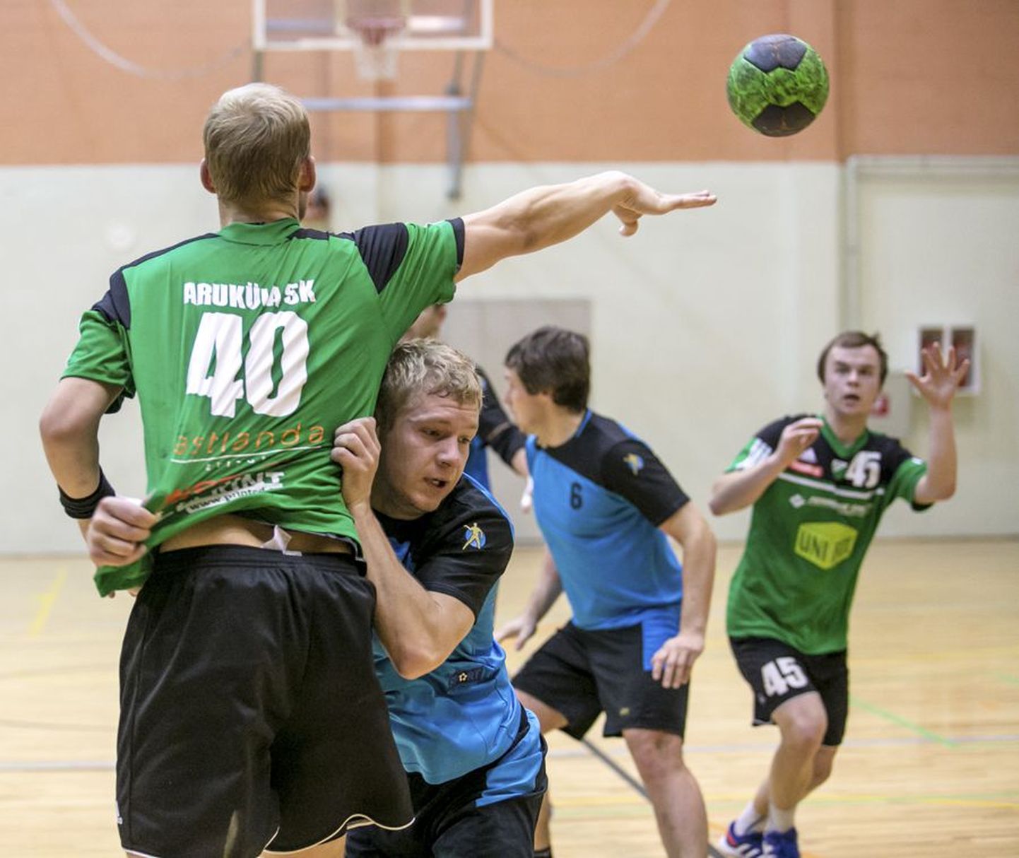 Täna kell 19 kohtuvad Viljandi spordihoones Eesti käsipalli meistrivõistluste veerandfinaali esimeses mängus Viljandi HC ja Aruküla SK.
