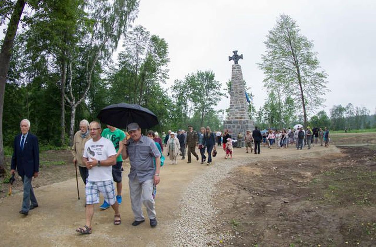 Narva jõe ääres taasavatud Riigiküla lahingu mälestusmärk.