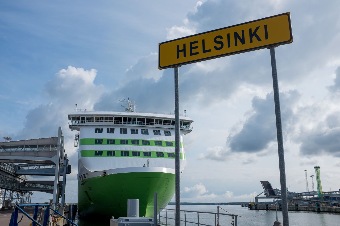 Tallink Star sõidab Länsi terminali.