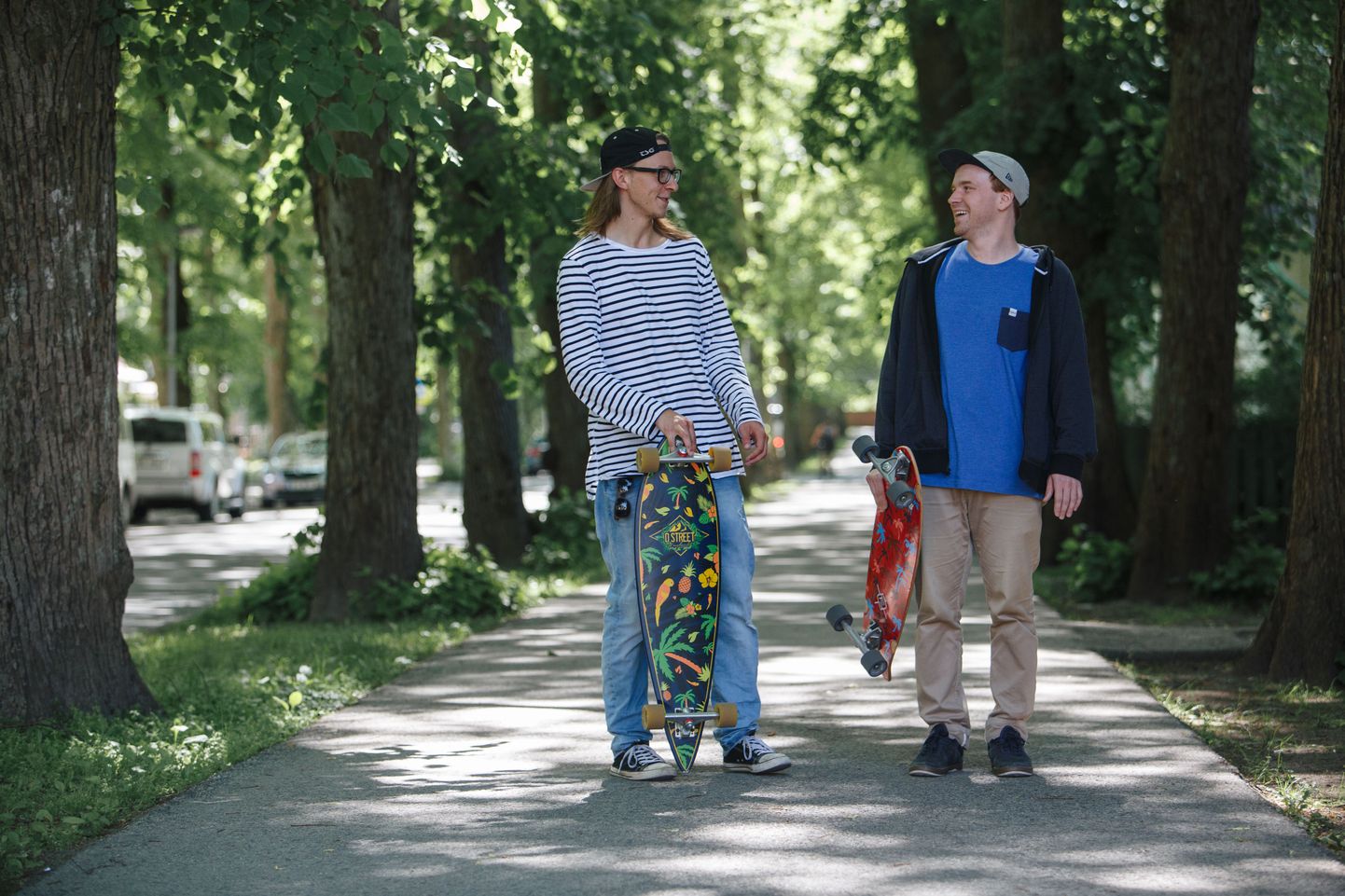 Henri Hollandi (vasakul) ja Rasmus Paimre sõnutsi on just Pärnus Eesti kõige paremad tingimused longboard’i-ga sõitmiseks.