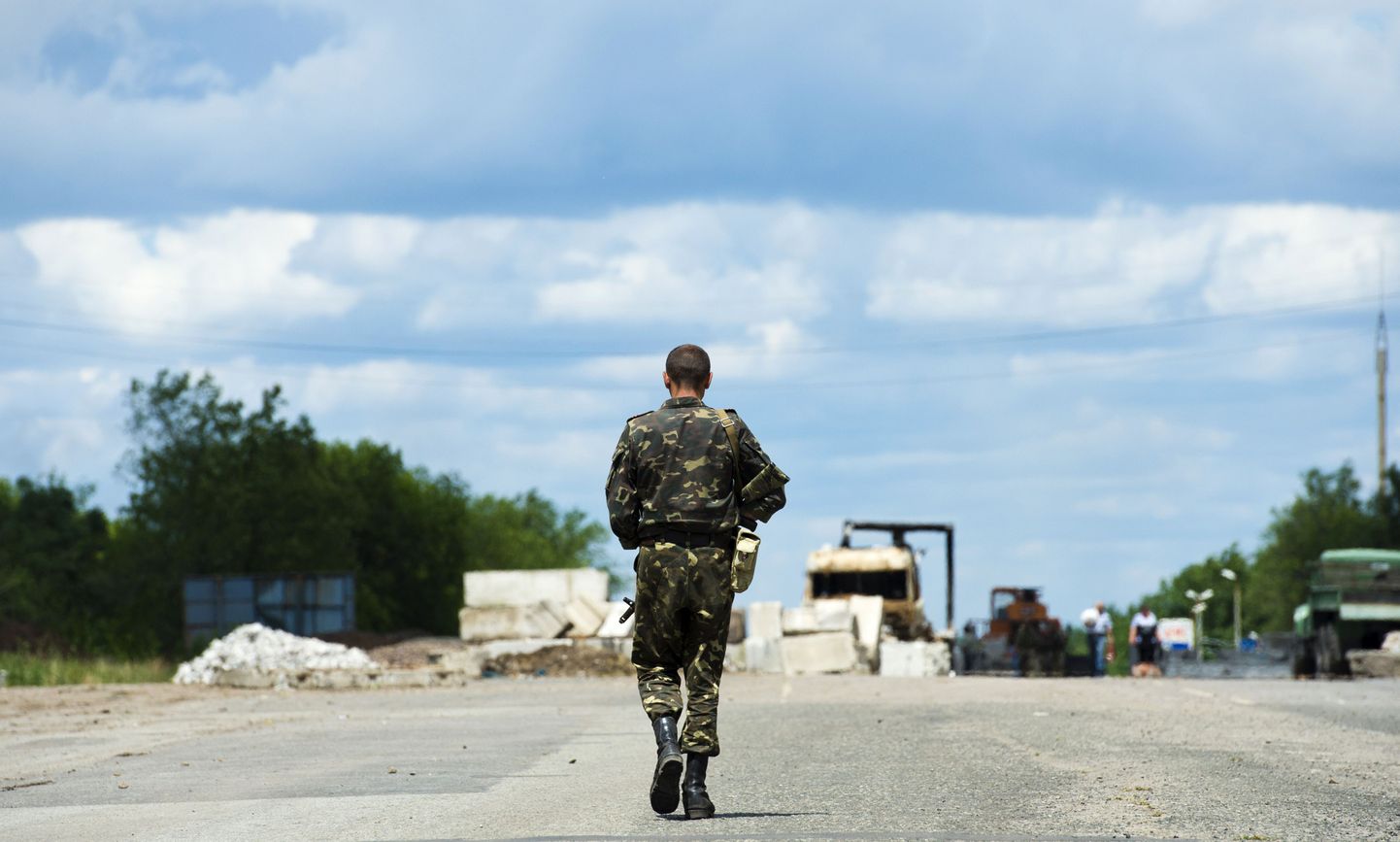 Separatistide rajatud teetõke Luganski oblastis.