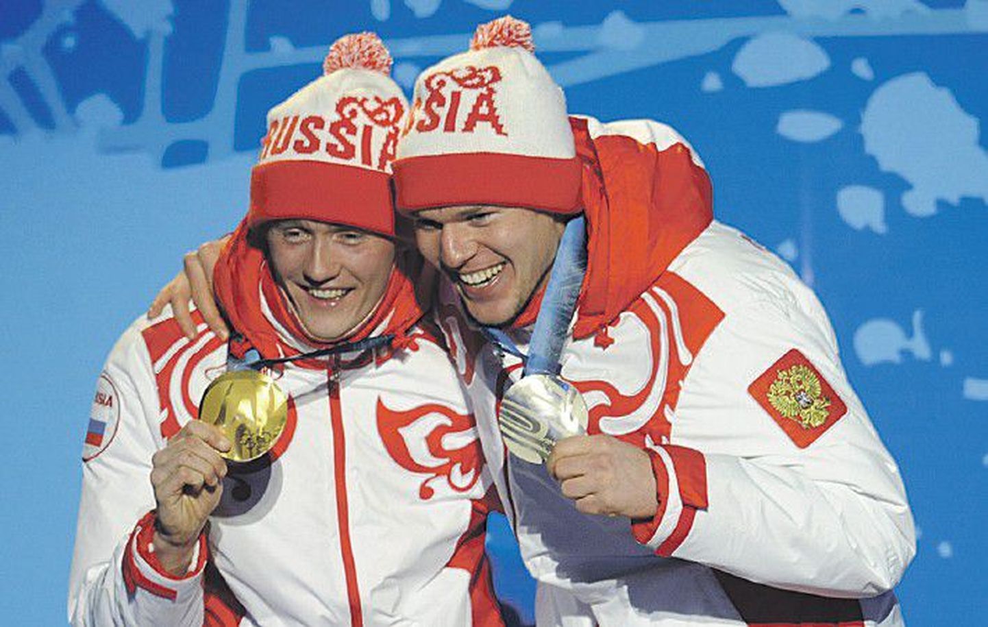Никита Крюков и Александр Панжинский бурно радовались первым медалям — и своим, и российской сборной.