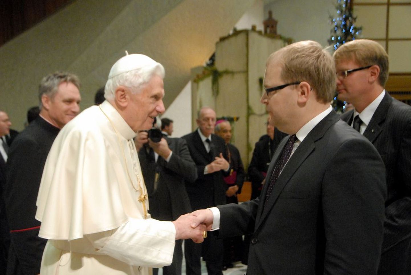 Urmas Paet kohtus paavst Benedictus XVIga.