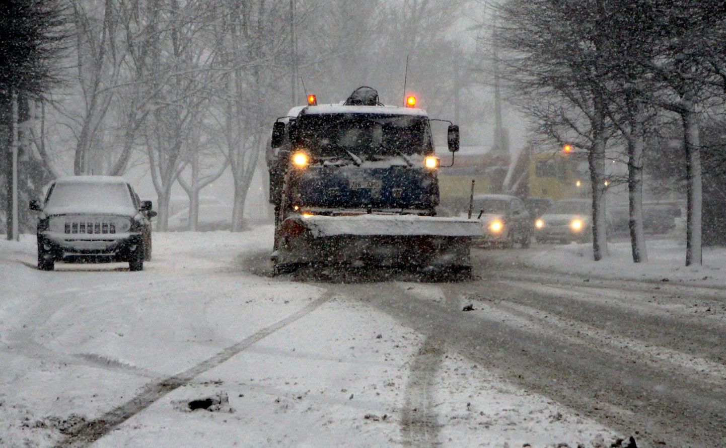 Pärnus on ligikaudu 250 kilomeetrit tänavaid, millelt tuleb lund koristada. Foto on illustreeriv.