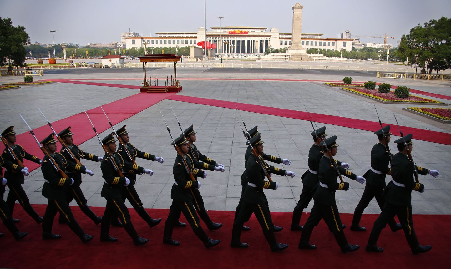 Sõdurid Tiananmeni väljakul.