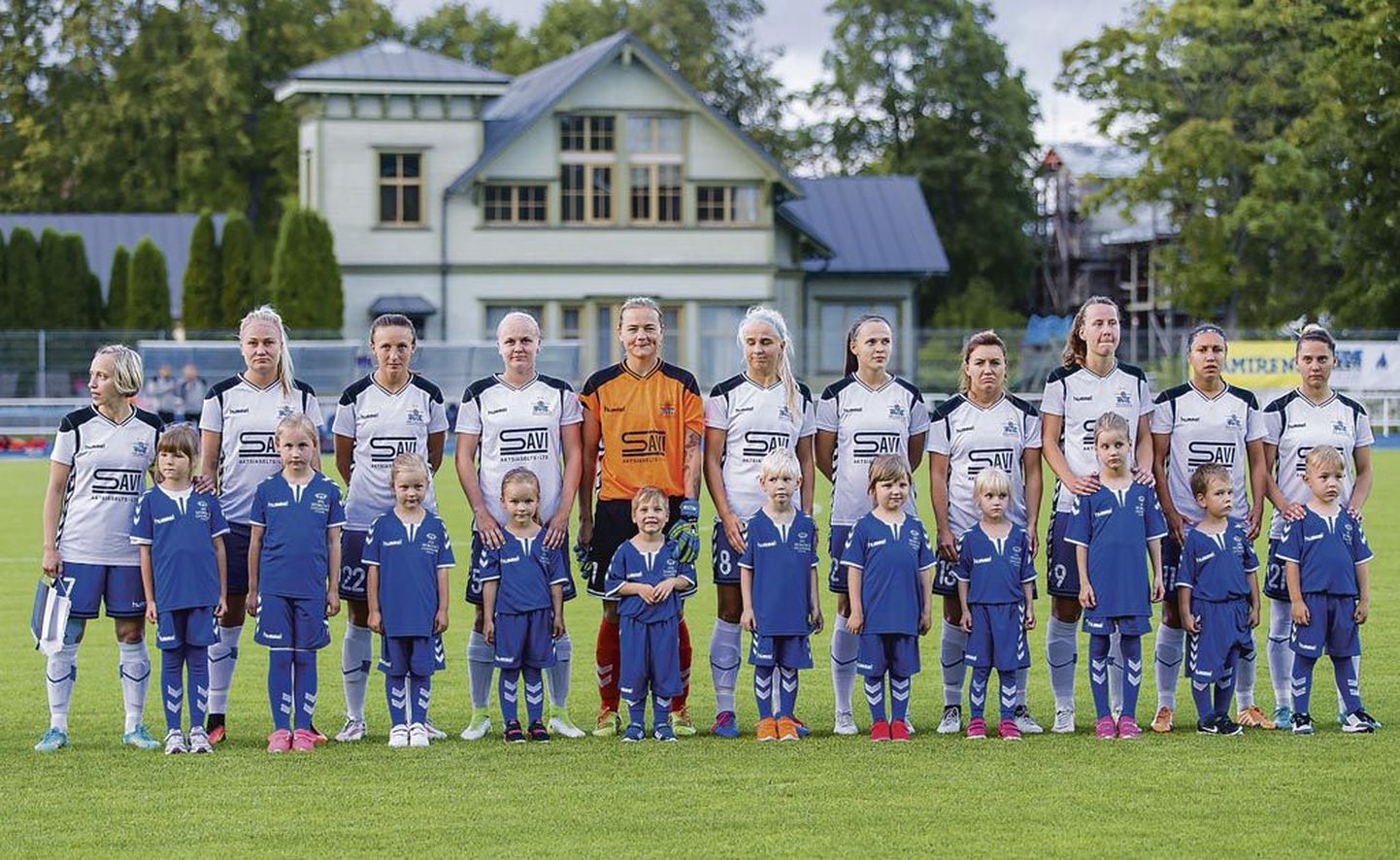 Pärnu jalgpalliklubi naiskond võitles tugevamate võistkondadega kui võrdne võrdsega.