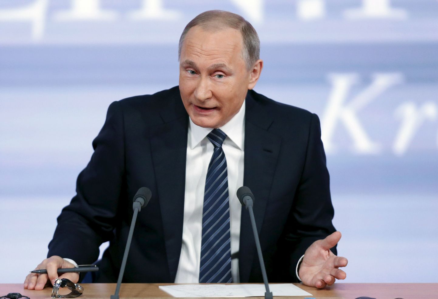 Владимир Путин во время пресс-конференции.