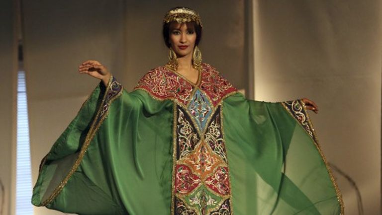 1 июня 2015 гоа. Модель демонстрирует традиционный иракский костюм 