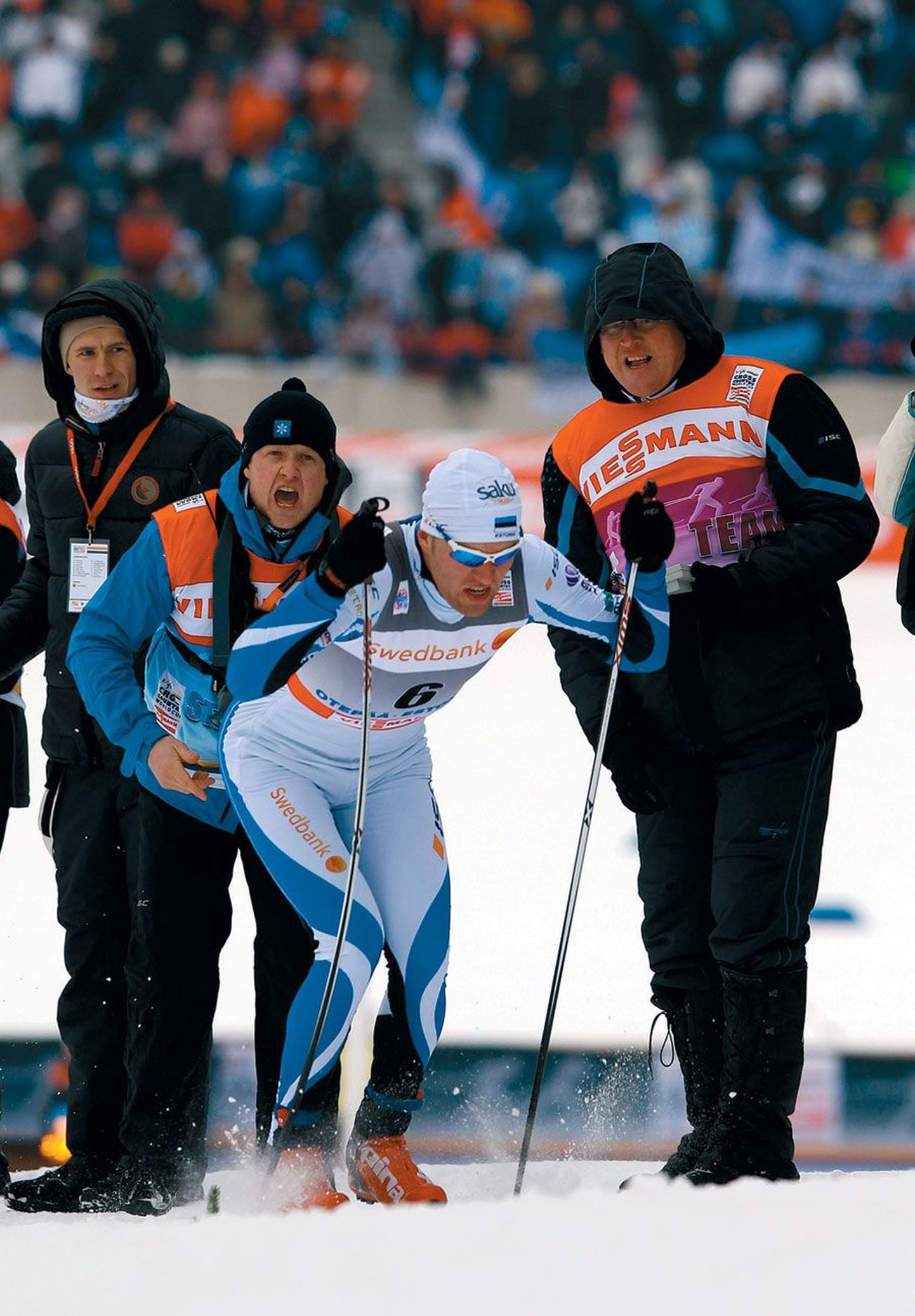 Eesti suusasprindi koondislane Peeter Kümmel sõitis eelmisel aastal Käärikul sada meetrit 13,7 sekundiga ning pidi leppima kohaga poolfinaalis. Pildil sõidab Kümmel selle aasta jaanuaris Otepääl peetud MK-etapi sprindi eelsõidus.