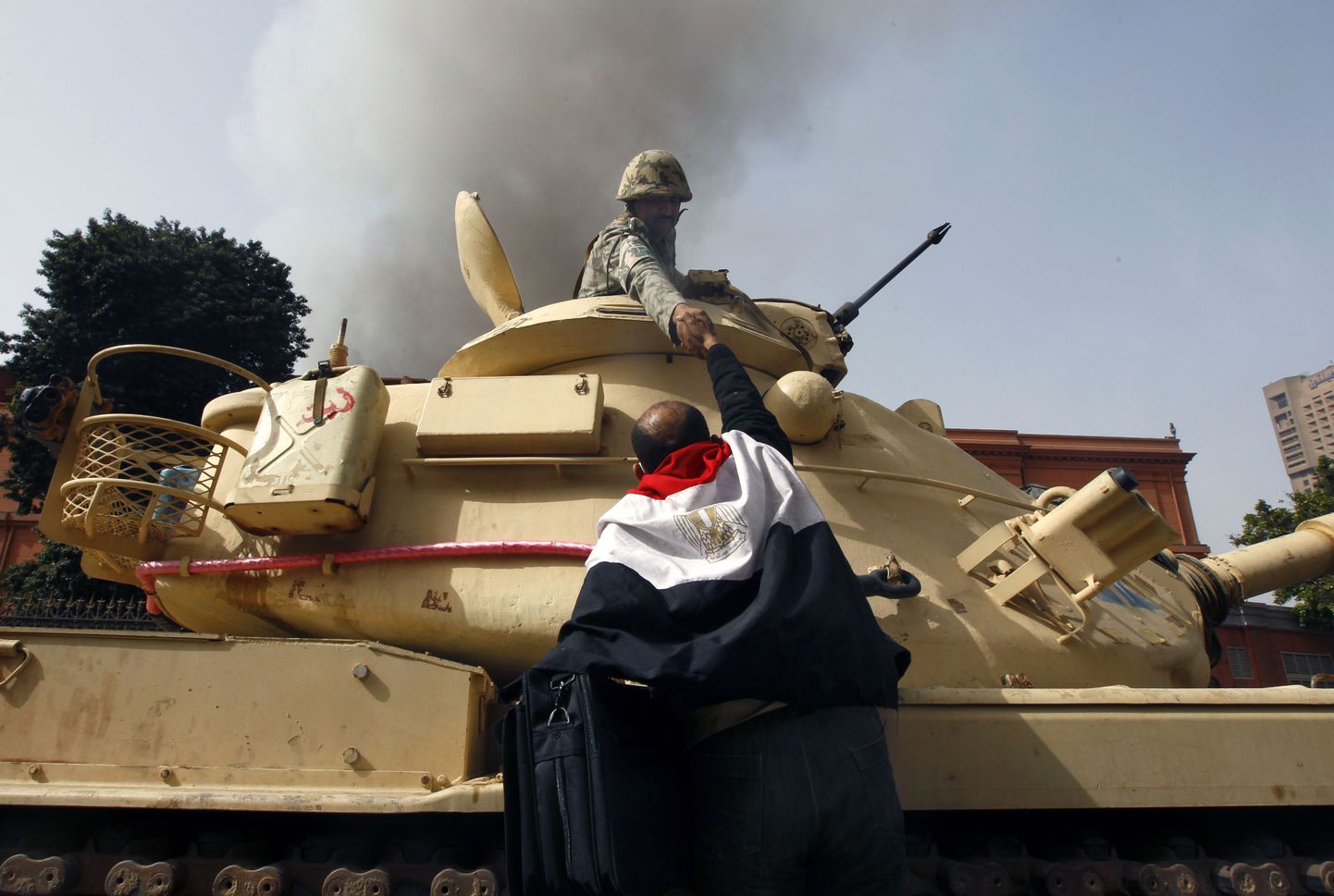 Egiptuse meeleavalajad on kutsunud sõjaväge üles nende poole üle tulema.