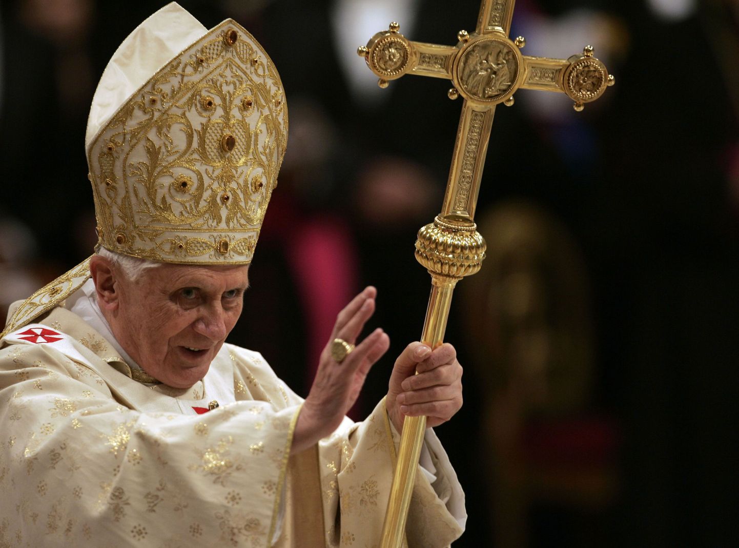 Папа Римский Бенедиктин XVI на рождественской мессе в Ватикане.