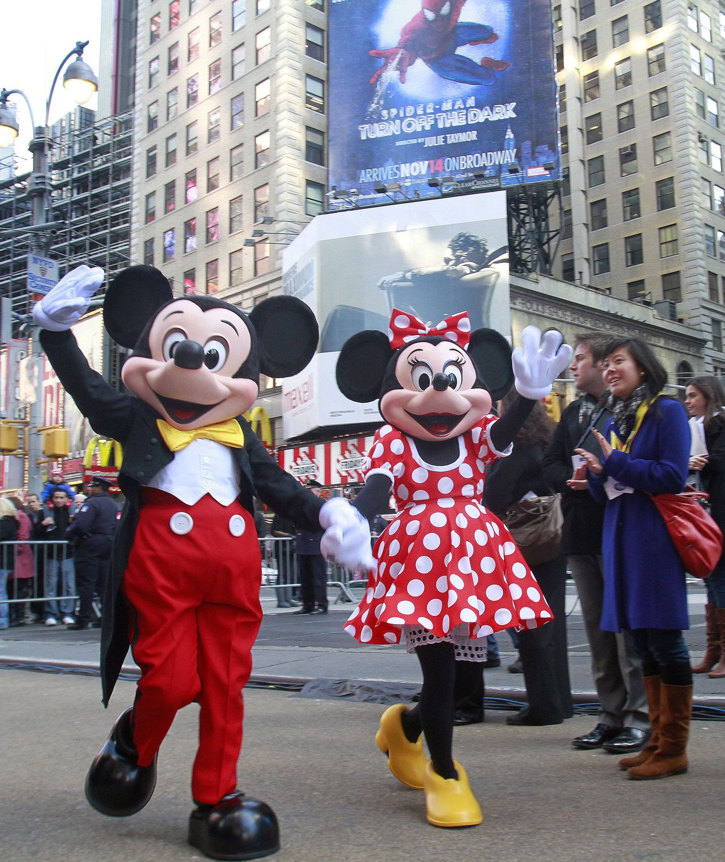 Miki-Hiir ja Minnie Times Square`l New Yorgis