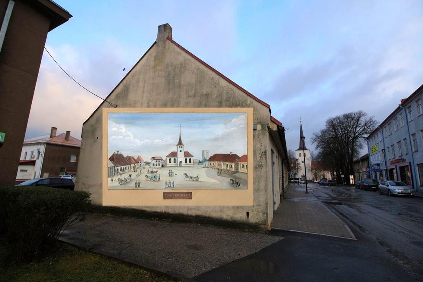 Paides Pikal tänaval asuva vana kalapoe seina võib juba paari kuu pärast kaunistada F. Wilbergi keskväljakust tehtud maali koopia, aga Türi kultuurikeskuse kõrval asuval vana veetornil võib näha muinasjututegelast Rapuntslit.
