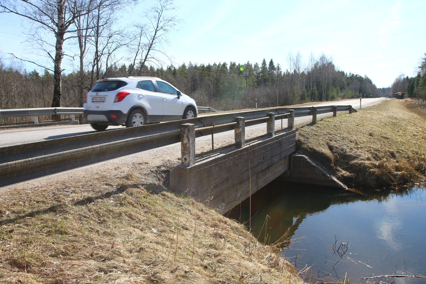 Valgamaal läheb sel aastal remonti kaks silda: Koriste ja Kintsli. Tatra–Otepää–Sangaste maantee 20. kilomeetril asuva Kintsli silla ehituse ja projekteerimise maksumus on 166 000 eurot. Sõidukite liikumist silla ehitus ei takista, liiklus käib ajutise ülepääsu kaudu.