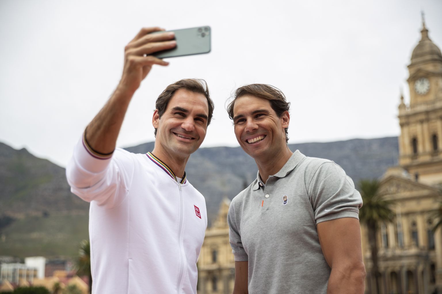 Tenisa leģendas Rodžers Federers un Rafaels Nadals