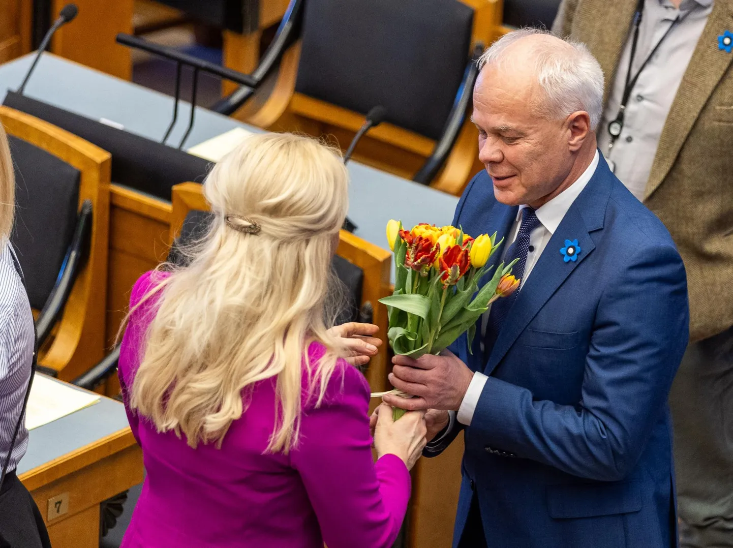 Aseesimeheks valitud Toomas Kivimägi võttis vastu õnnitlusi.
