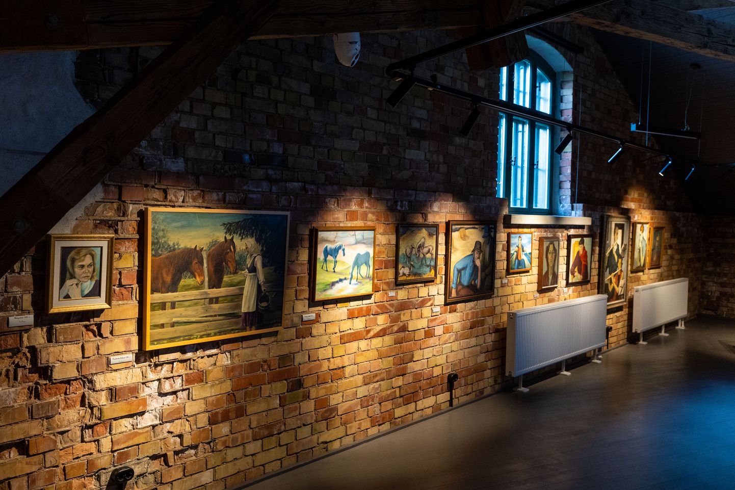 Wittensteini tegevusmuuseumis avati näitus Järvamaal sündinud Eesti pagulaskunstniku Erika Rootsi (Salis) loomingust