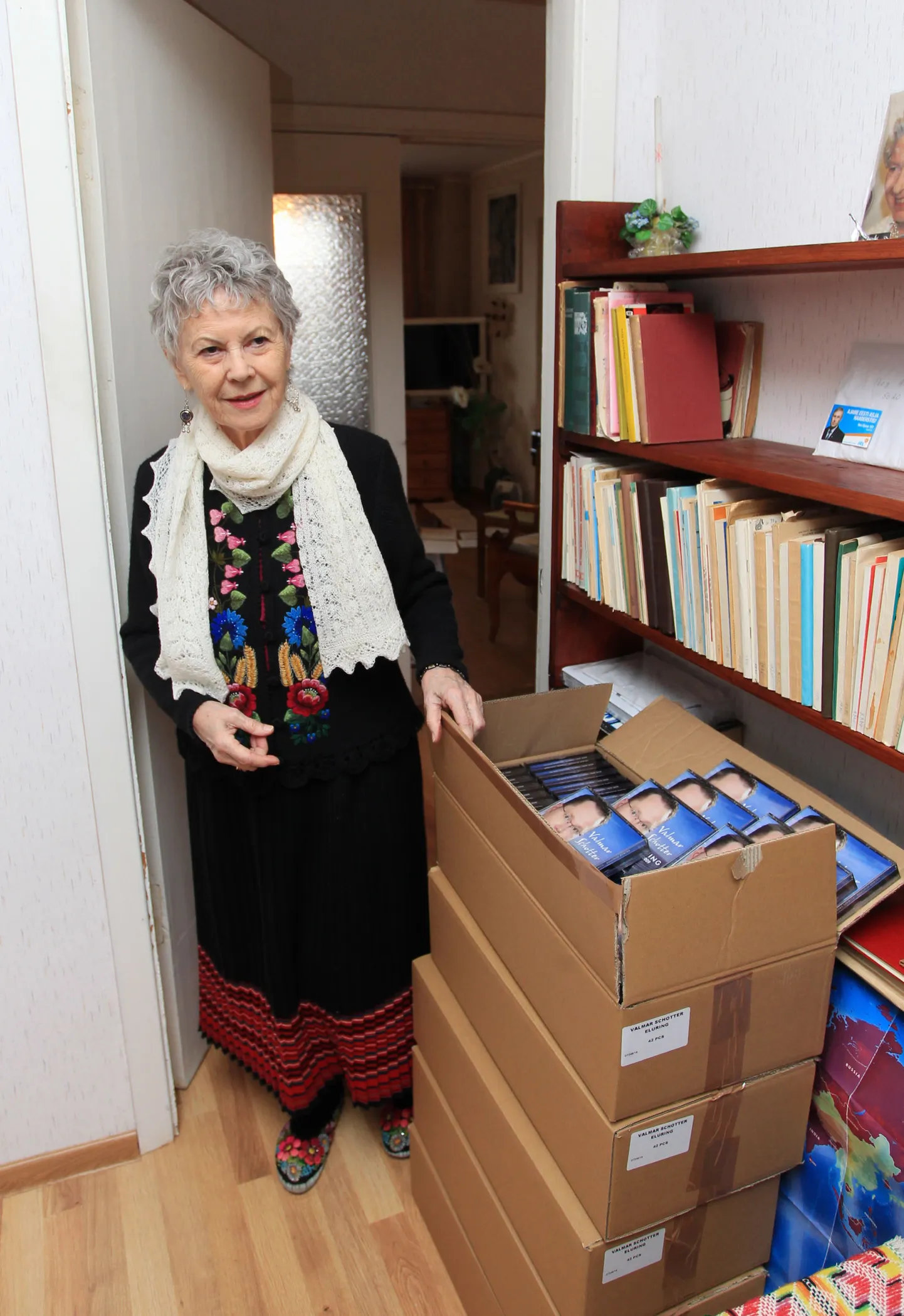 Anne Schotteri kodus ootab tõsistele muusikahuvilistele tasuta jagamist virn albumeid, mille neljale plaadile valis ta poja Valmar Schotteri loomingust kokku 58 laulu. Neile lisaks kommenteerib Valmar kolmanda plaadi sissejuhatuseks oma bluusilaulude salvestust.