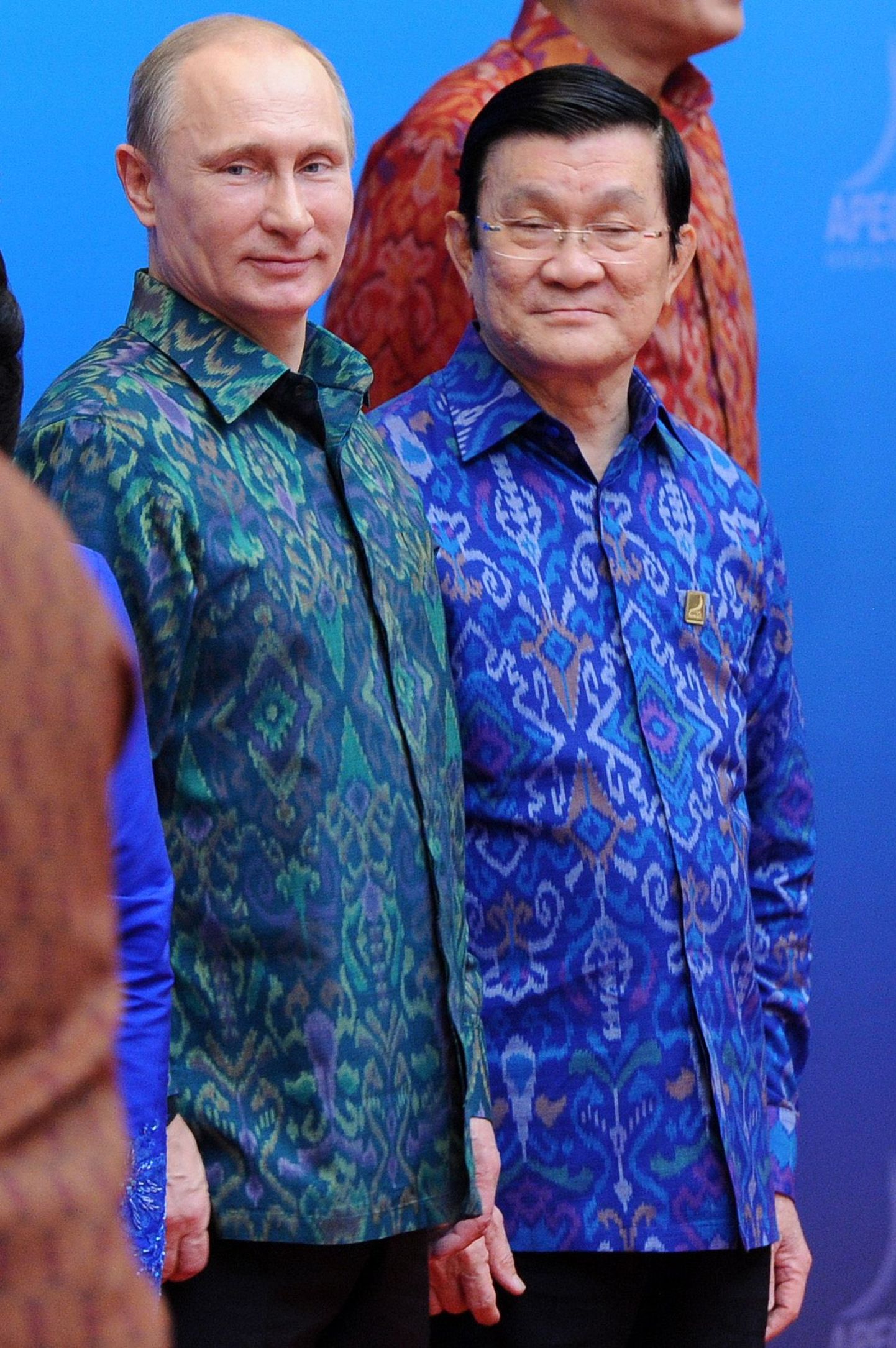 Vene persident Vladimir Putin (vasakul) koos Vietnami kolleegi Truong Tan Sangiga APECi kohtumisel Bali saarel.