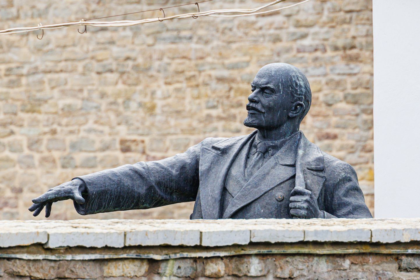 Западный двор Нарвского замка покинула статуя Ленина, находившаяся здесь с 1993 года.