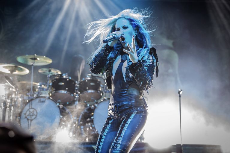 Alissa White-Gluz on Arch Enemy muljetavaldav vokalist.