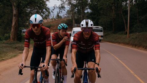 Skujiņš ārkārtīgi smagā PČ grupas braucienā izcīna piekto vietu