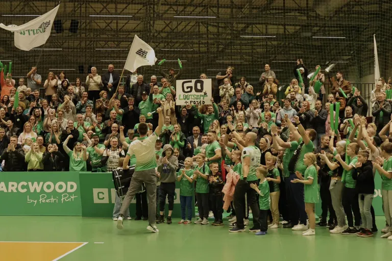 Võru Barruse võrkpalliklubi jõudis tänavu esimest korda Eesti meistrivõistlustel finaali. Poolfinaalseeria otsustavat mängu Tartu Bigbanki vastu tuli Võru spordihoonesse vaatama klubi ajaloo rekordilised 850 inimest.
