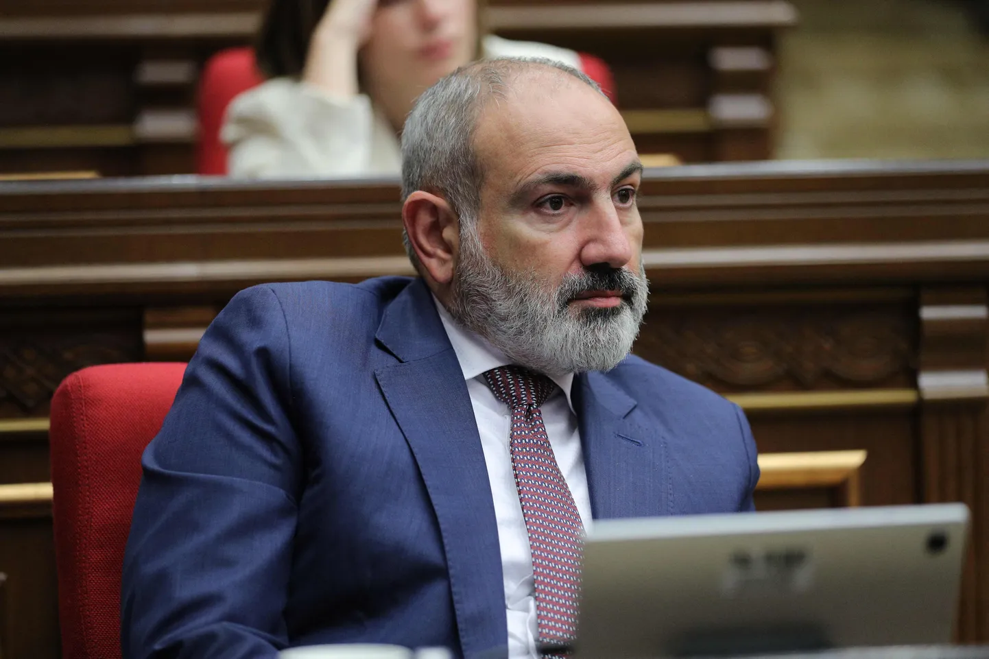 Armeenia peaminister Nikol Pašinjan täna parlamendi istungil Jerevanis.