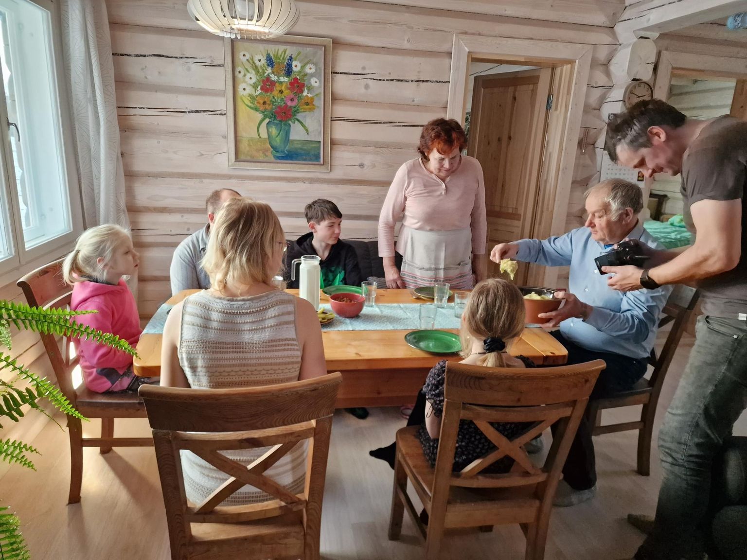 Tõrva vallas asuva Lümatu talu pererahva, Õie ja Mihkel Pavelsoni
kodus filmiti UNESCO tarvis Mulgi pudru valmistamist ja söömist.