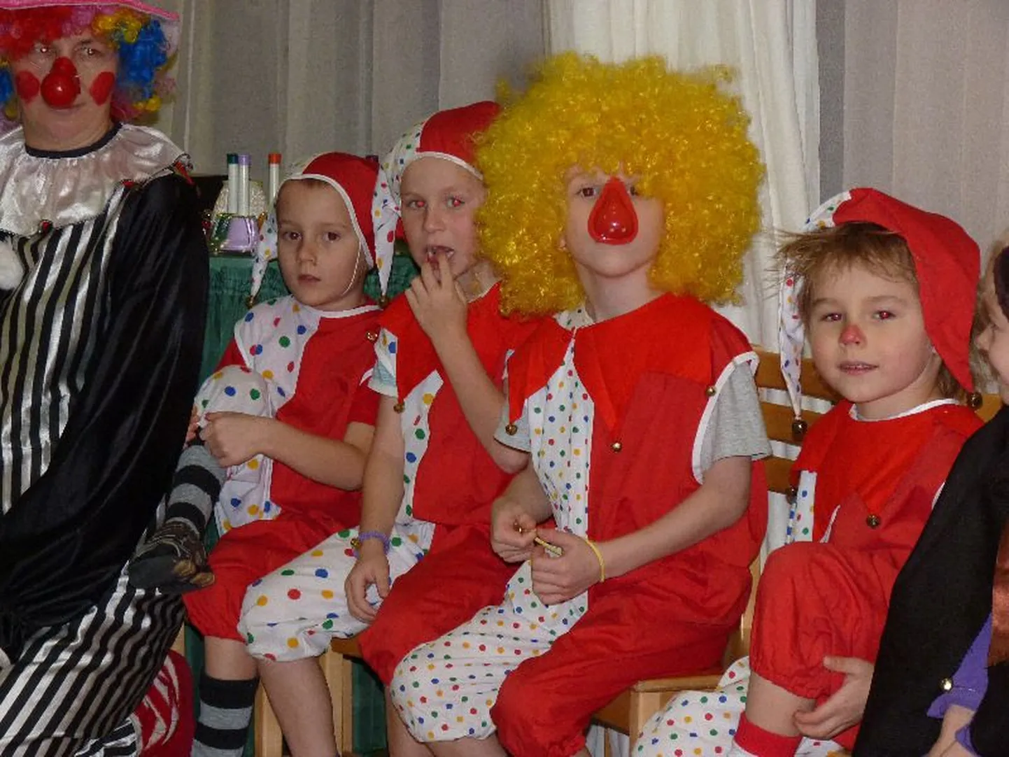 Tsirkusejõulupidu Mai lasteaias.