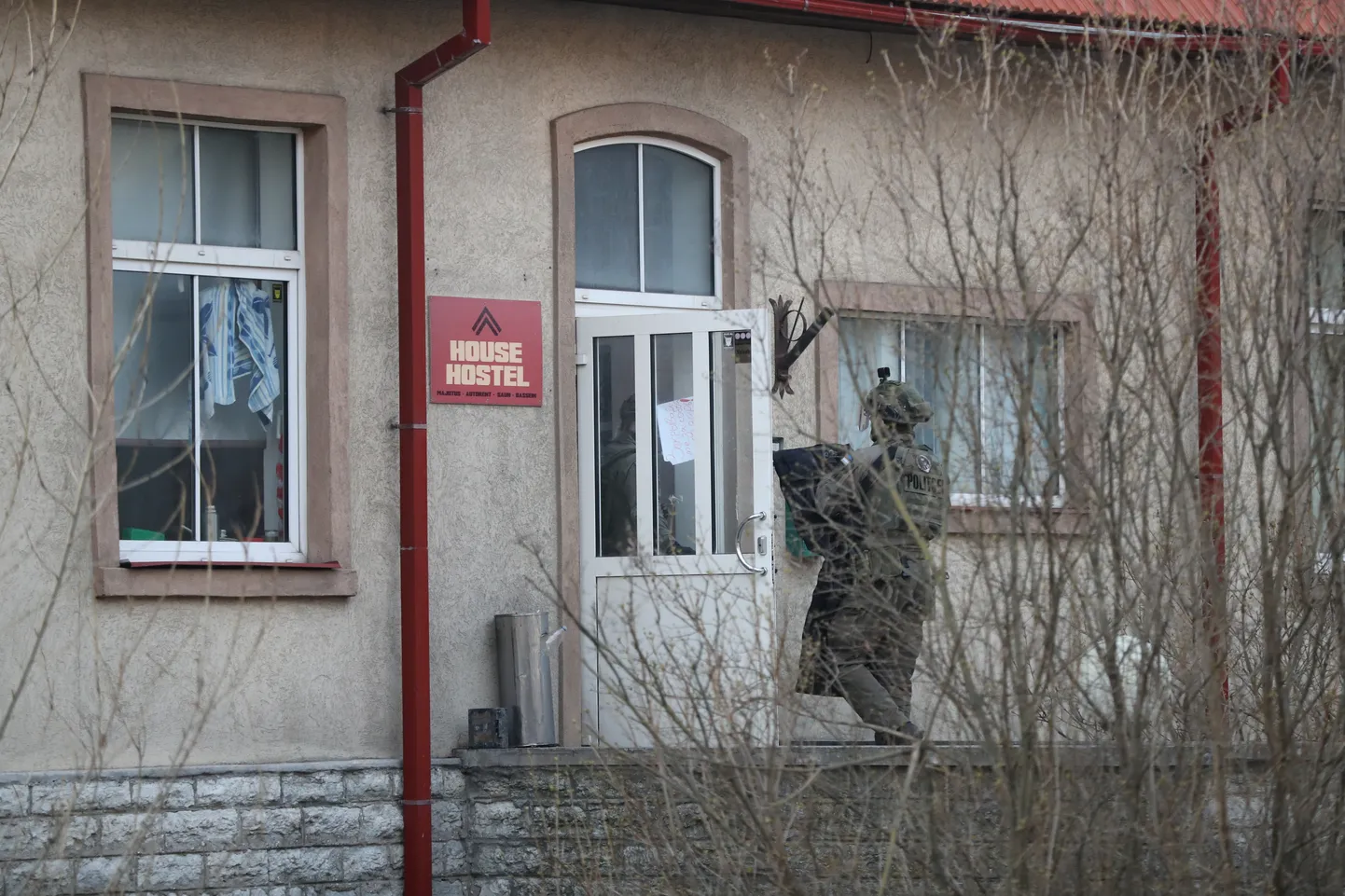 В  пятницу вечером в хостеле на улице Масина с ножом напали на человека.