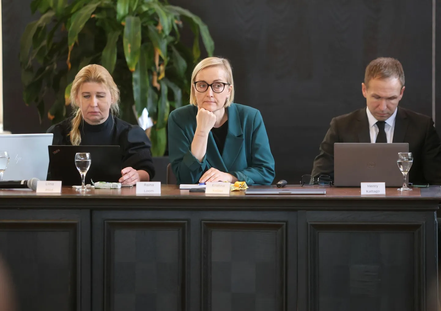 Esmaspäeval algasid haridus- ja teadusministeeriumi eestvõttel läbirääkimised pikaajalise haridusleppe sõlmimiseks. Pildil rohelises haridusminister Kristina Kallas.