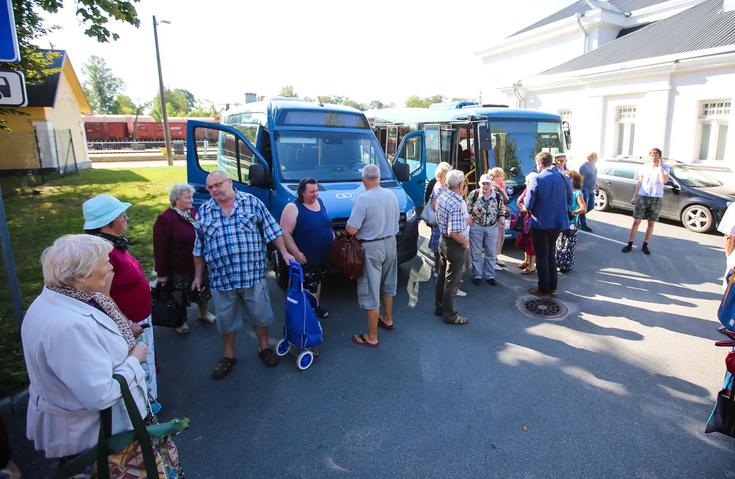 Gobusi bussid Valgamaal reisijaid teenindamas.