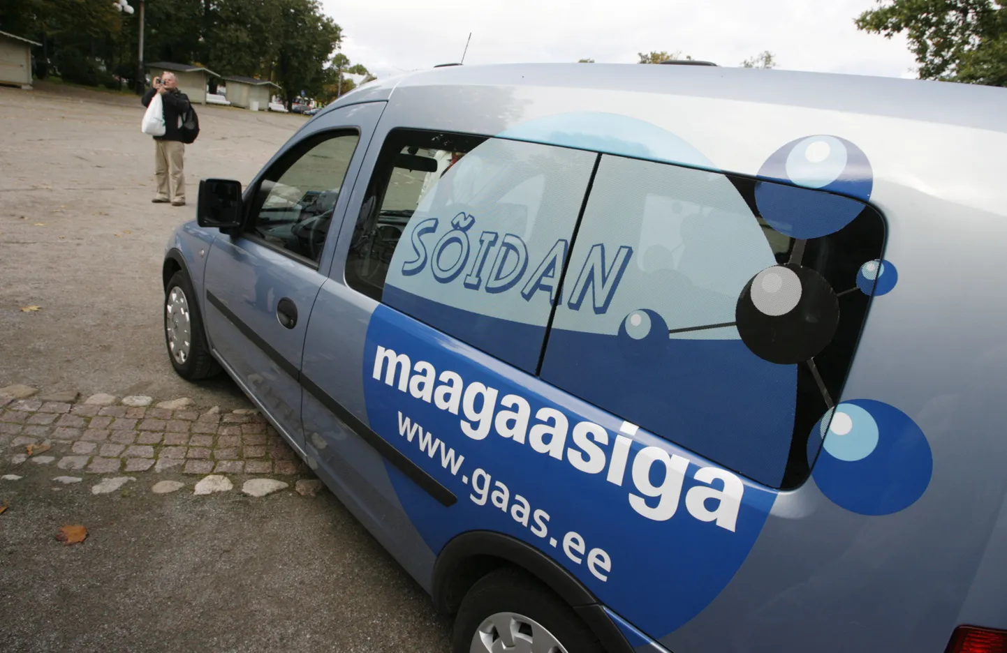 Maagaasiga liikuv sõiduauto.