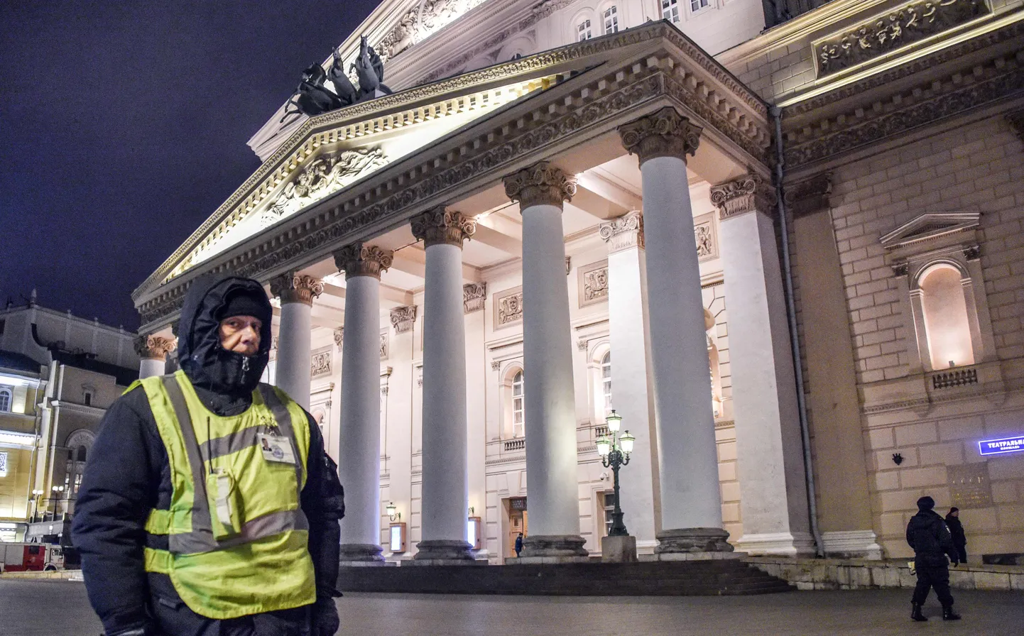 Julgoelekutöötaja mullu novembris Moskva Suure teatri ees. Ka kuulsale teatrile on tehtud pommiähvardusi.