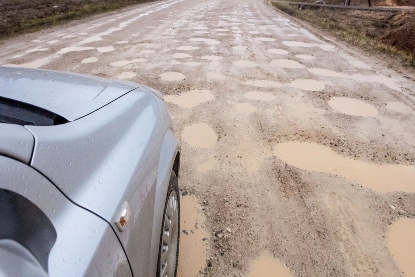 Kruusatee, mis autojuhti ei rõõmusta.