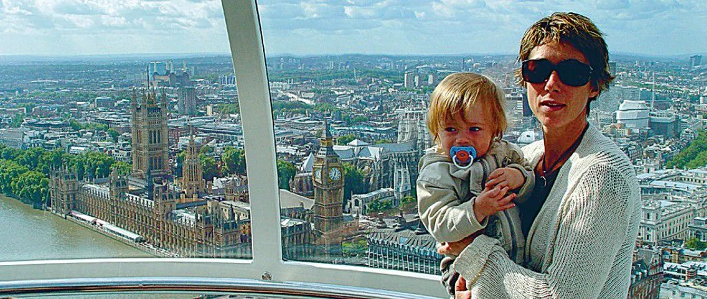 Marina Bachmann aastase poja Jon-Markiga mullu Londonis.