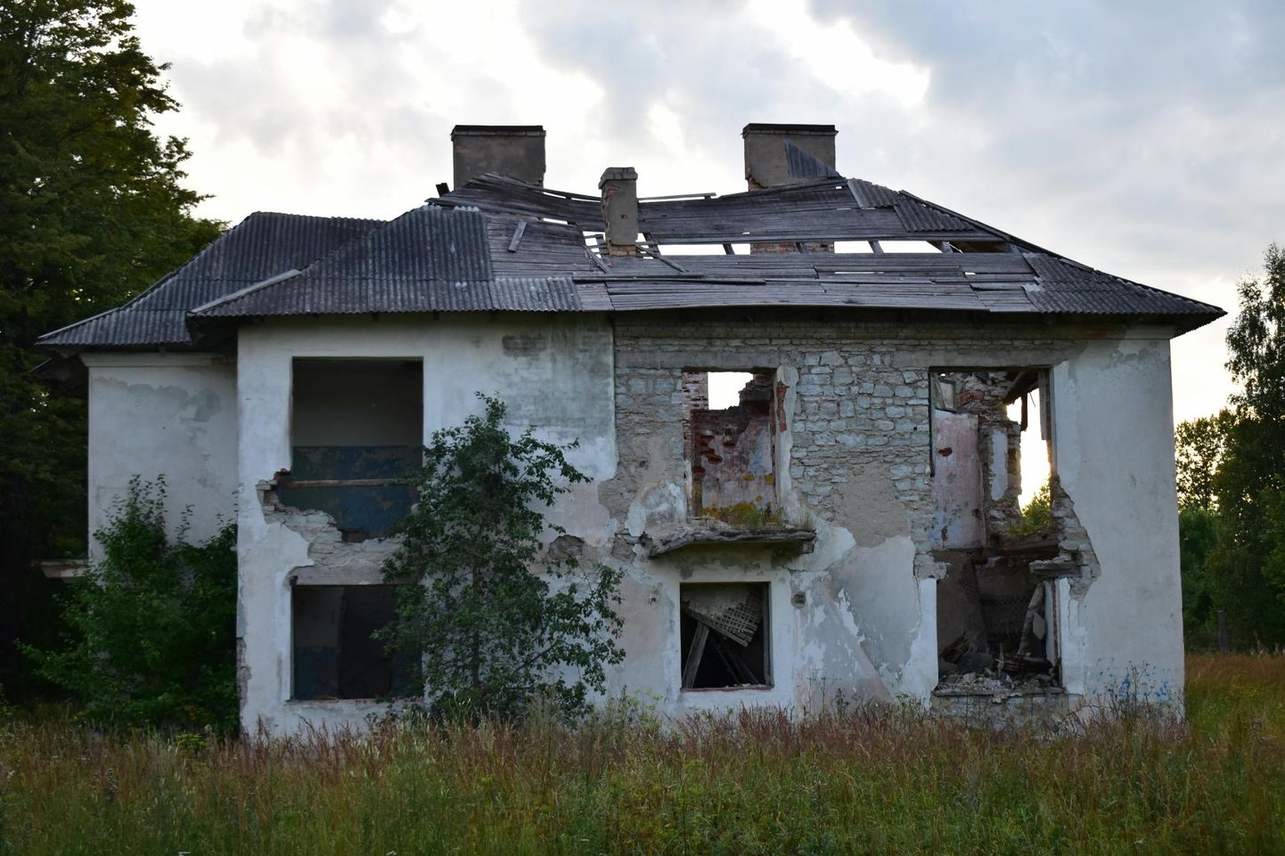 Senini lagunevad majad Ida-Virumaal Viivikonnas.