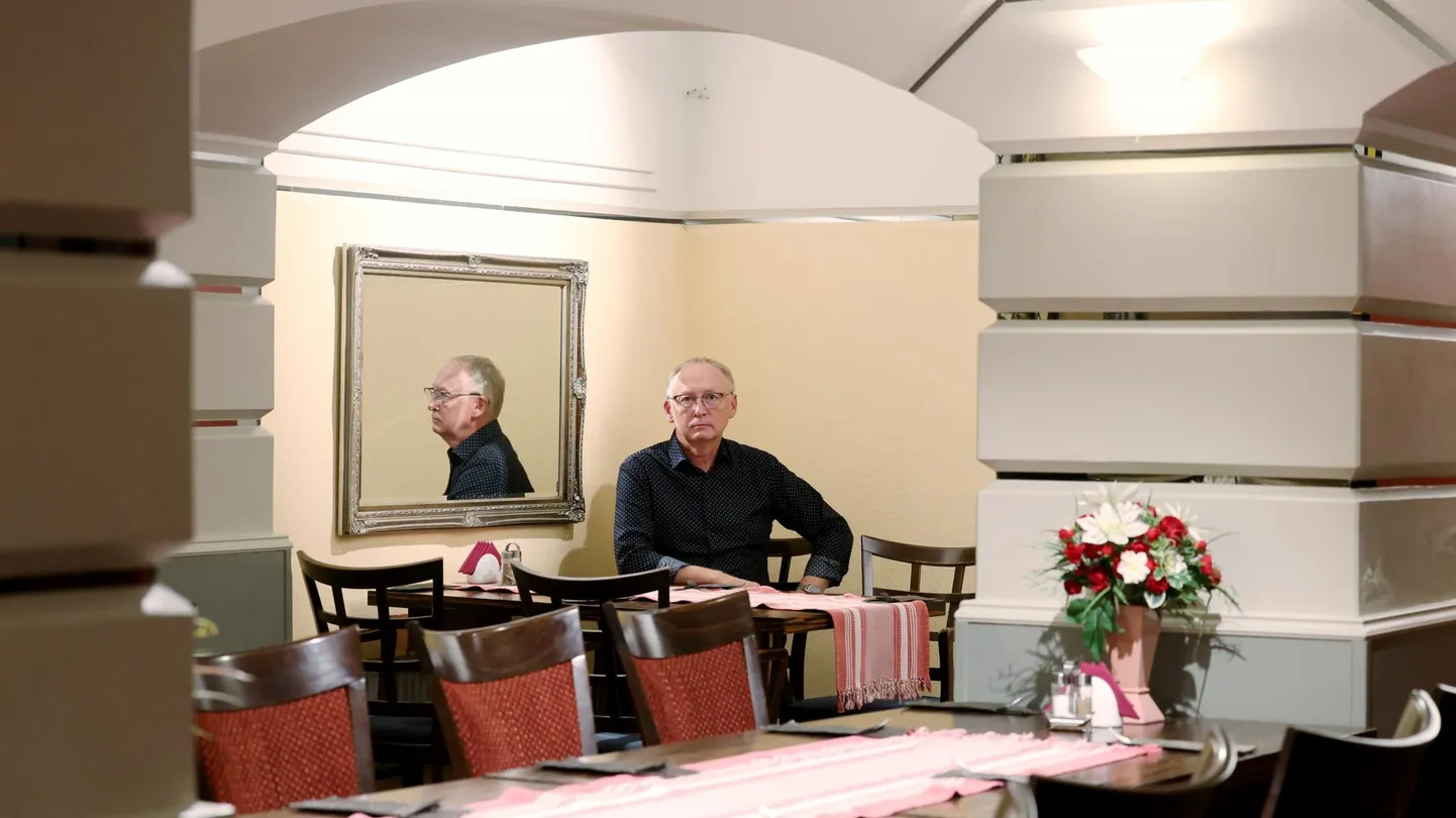 Pitsarestorani Taverna omanik Aivar Sööt on Raekoja platsil toimetanud 27 aastat. Nädalavahetustel müüb Taverna küll 300–500 pitsat, kuid esmaspäevast neljapäevani käib sööjaid vähe.