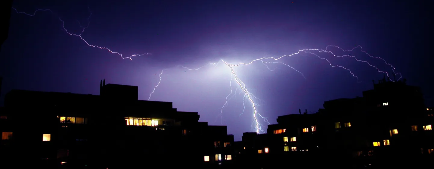 Äikese kahjustatud digiboksi remonti ei taha kompenseerida teleteenusepakkujad ega energiafirma.