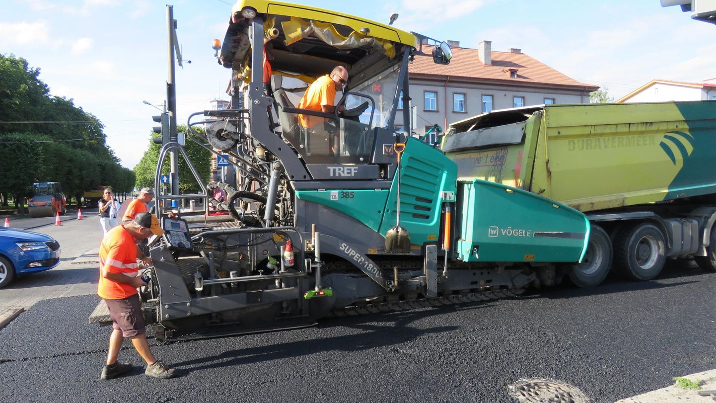 Olulisematest töödest on sel nädalal valmis saanud Riia maantee ning Mai ja Jannseni tänava ning Pika tänava ja teatri ristmiku asfaltimine.