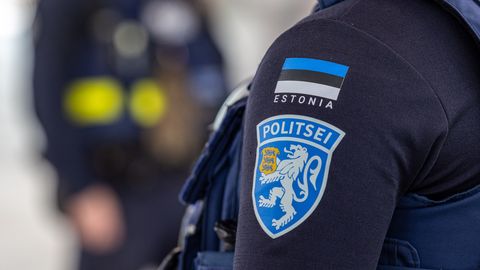 EBAMEELDIV FOTO ⟩ Kas sina teed seda autos? Politsei hoiatab: pealtnäha mugav poos võib lõppeda katastroofiga